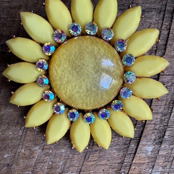 60s Yellow Sunburst Brooch - Picture 2 of 8